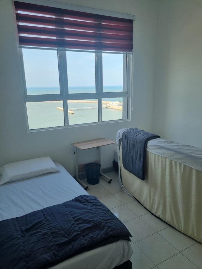 Seaside Haven Homestay Seaview Unit With Pool Opposite Ktcc & Mayang Mall - Pangsapuri Ladang Tanjung 쿠알라트렝가누 외부 사진