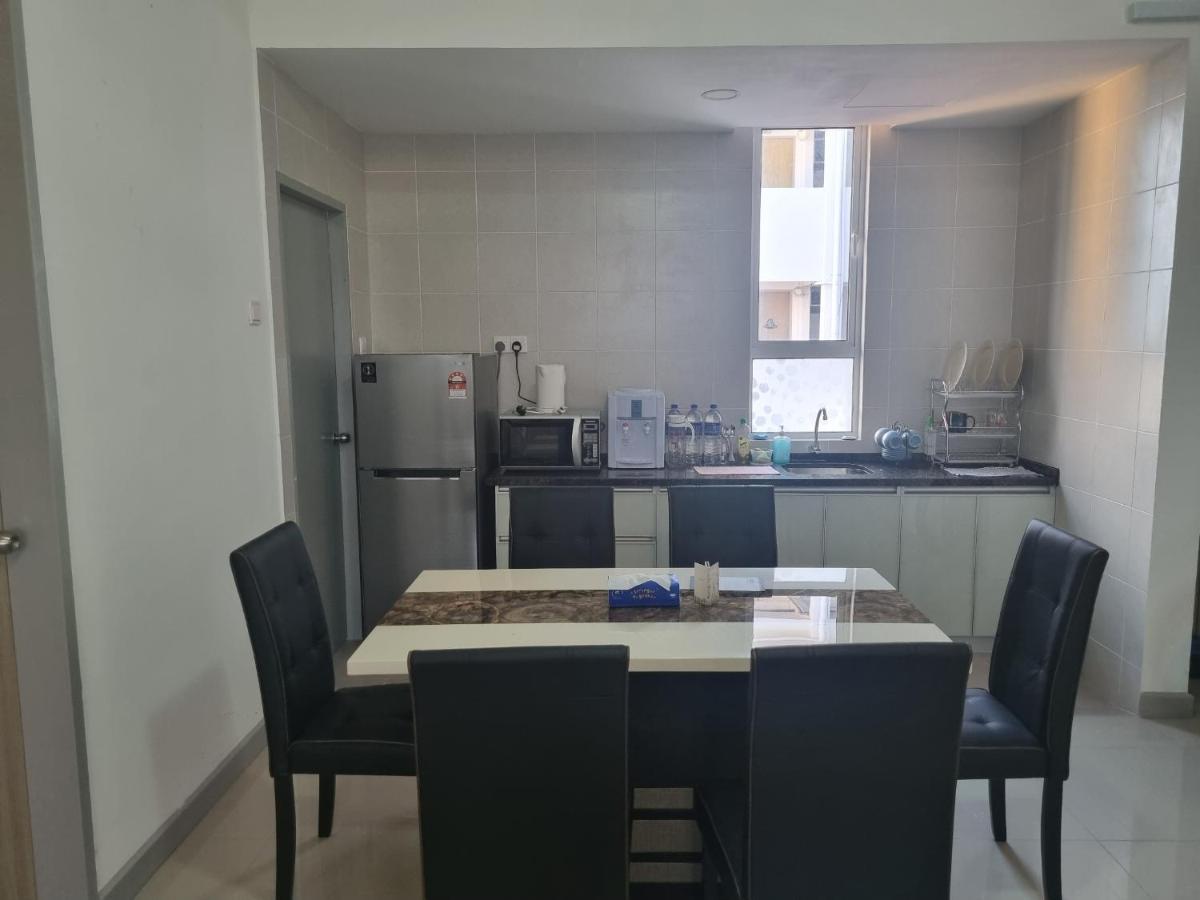 Seaside Haven Homestay Seaview Unit With Pool Opposite Ktcc & Mayang Mall - Pangsapuri Ladang Tanjung 쿠알라트렝가누 외부 사진