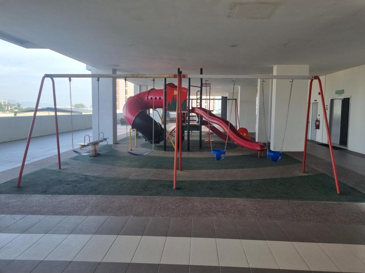 Seaside Haven Homestay Seaview Unit With Pool Opposite Ktcc & Mayang Mall - Pangsapuri Ladang Tanjung 쿠알라트렝가누 외부 사진