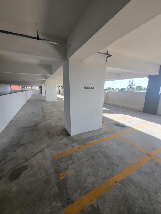 Seaside Haven Homestay Seaview Unit With Pool Opposite Ktcc & Mayang Mall - Pangsapuri Ladang Tanjung 쿠알라트렝가누 외부 사진